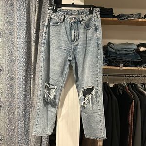 American Eagle Mom Straight jeans